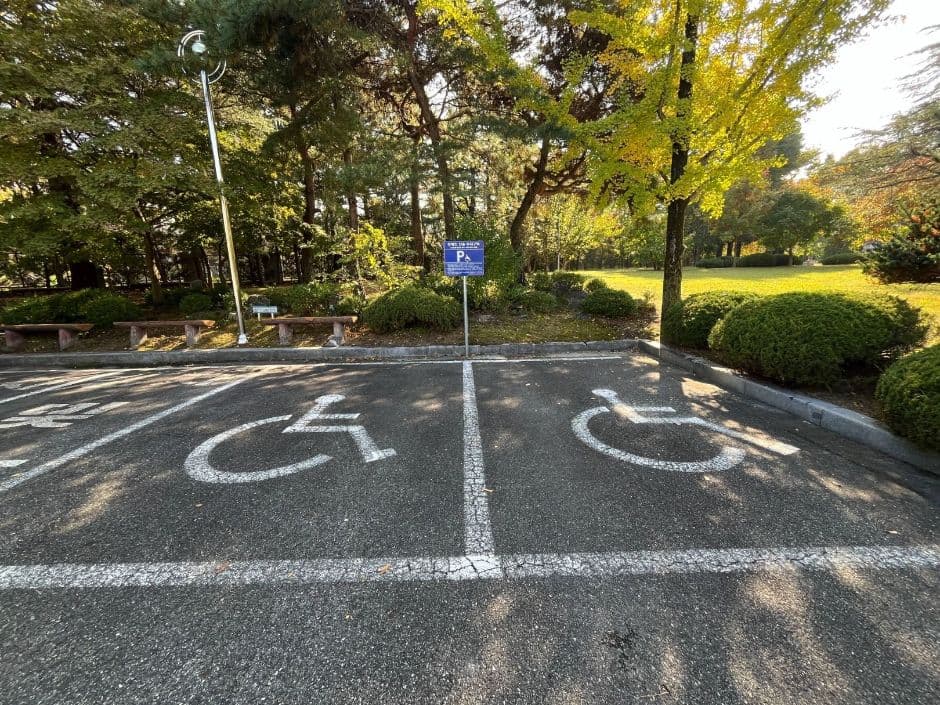 한국조폐공사화폐박물관_정문 장애인 주차장 (1)