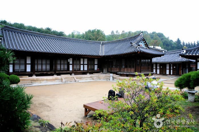 Lee Jang-woo's House (이장우 가옥)