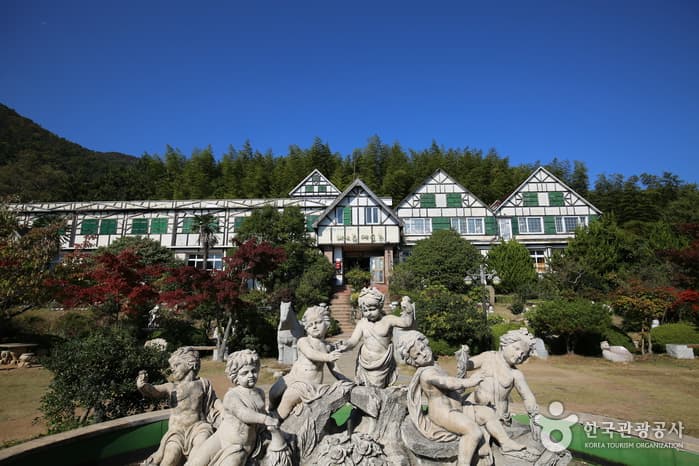 Haeoreum Art Village (해오름예술촌)