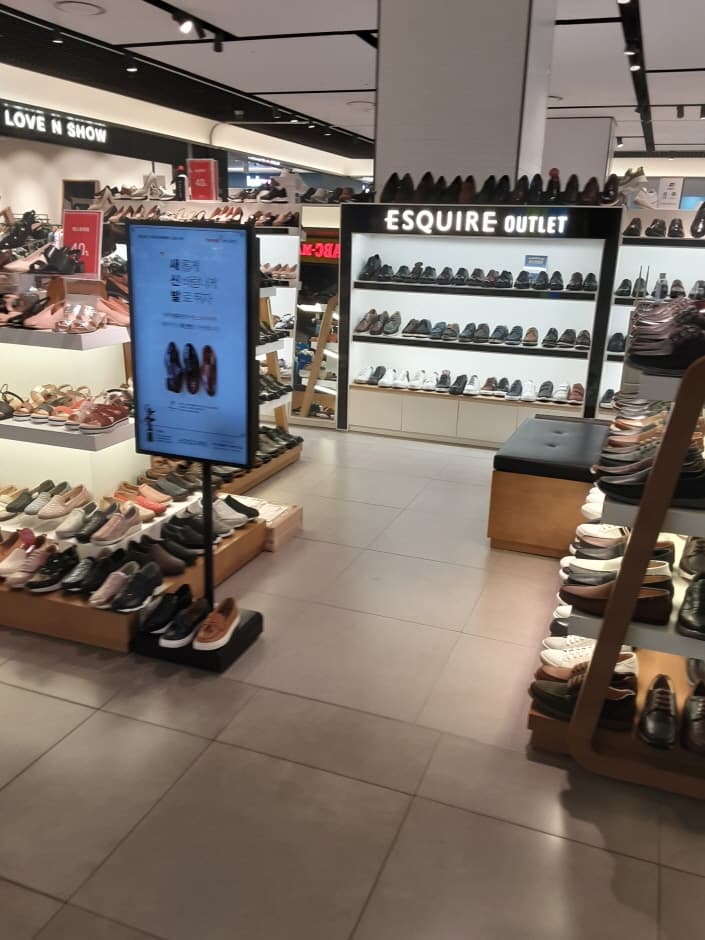 Hyungji Esquire - Hyundai Dongdaemun Branch [Tax Refund Shop] (형지 에스콰이아 현대동대문)