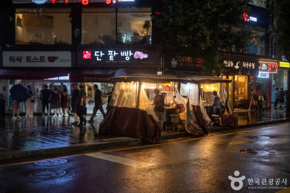 Jongno 3 (sam)-ga Pocha Street (종로3가 포장마차 거리)