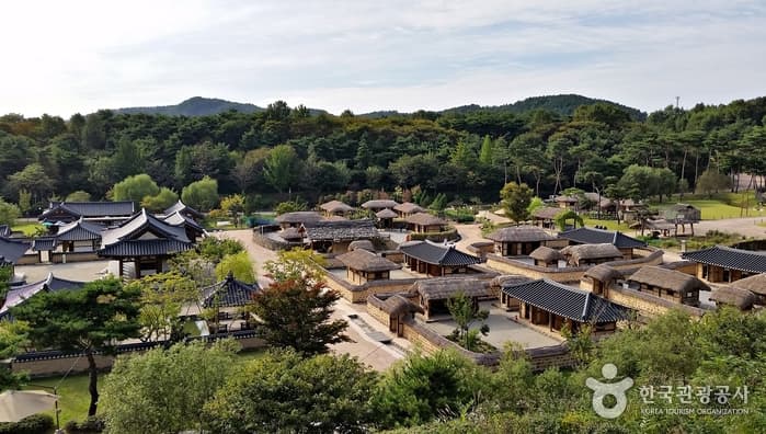 가을여행주간_야담(夜談)으로 거듭나는 백제의 고도, 공주와 부여_부여 백제문화단지03