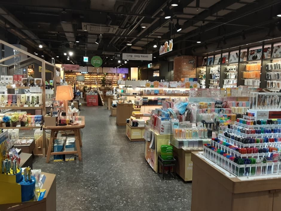 핫트랙스 가든파이브점_3