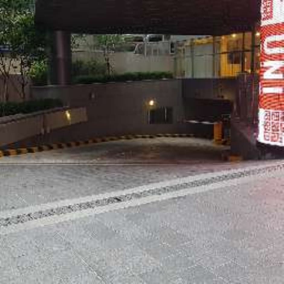 Uniqlo - Sinsa Branch [Tax Refund Shop] (유니클로 신사)