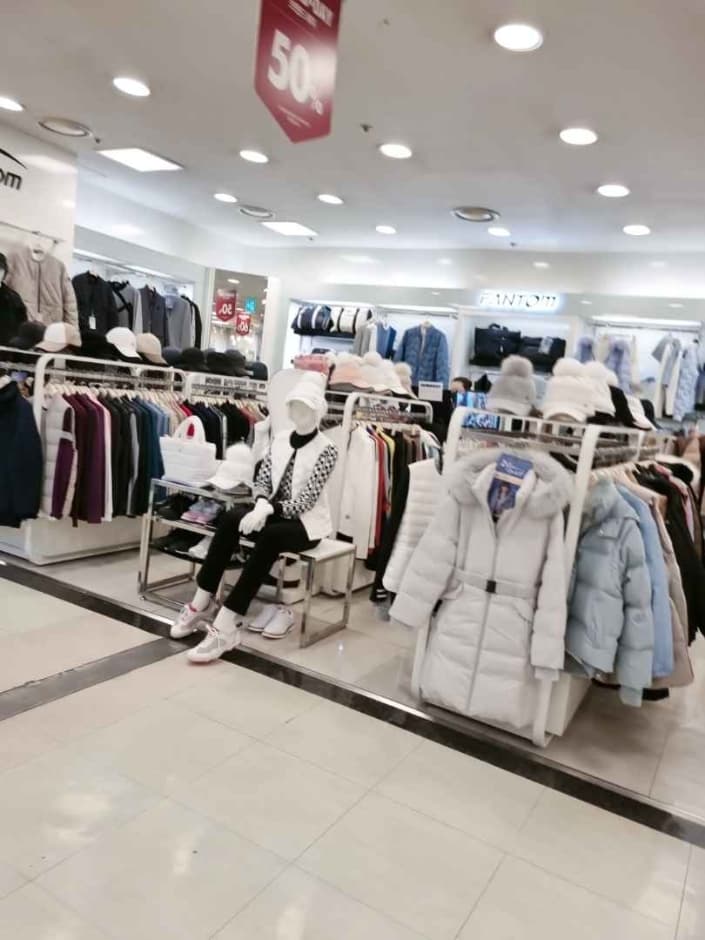 Fantom - Lotte Factory Gasan Branch [Tax Refund Shop] (팬텀 롯데팩토리 가산)