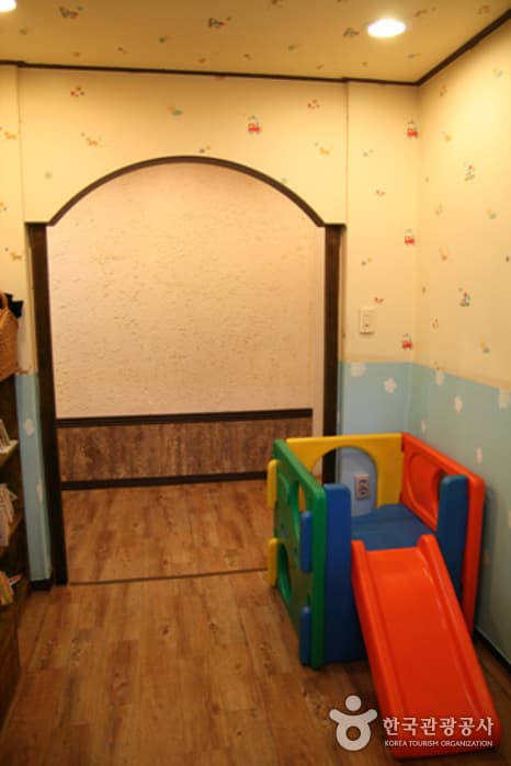 경기_이천시_이천옥한정식_놀이방2