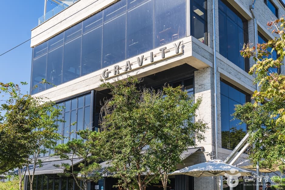 Gravity Coffee Roasters (Sinjeonghosu Lake) (그래비티 신정호수점)