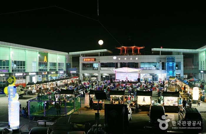 가을여행주간_야담(夜談)으로 거듭나는 백제의 고도, 공주와 부여_부여 백마강달밤야시장01