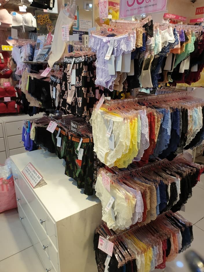 에메필_홍대점_3