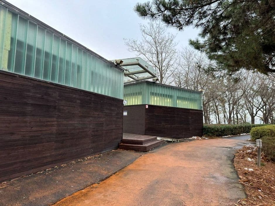 월미공원 월미전망대_화장실건물 외관