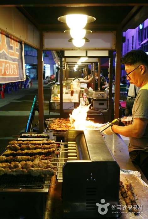 가을여행주간_야담(夜談)으로 거듭나는 백제의 고도, 공주와 부여_부여 백마강달밤야시장02