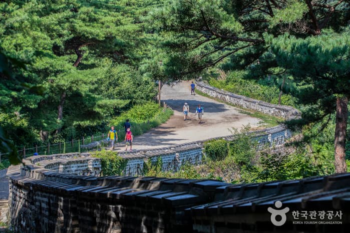 남한산성_돌담길2