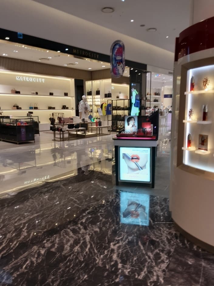 현대백화점 디큐브시티_2