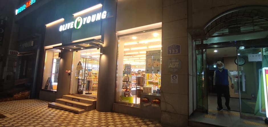 Olive Young - Sinchon Rotary Branch [Tax Refund Shop] (올리브영 신촌로터리)