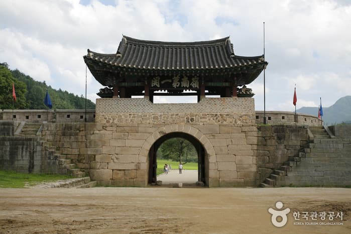 Mungyeongsaejae Provincial Park (문경새재도립공원)