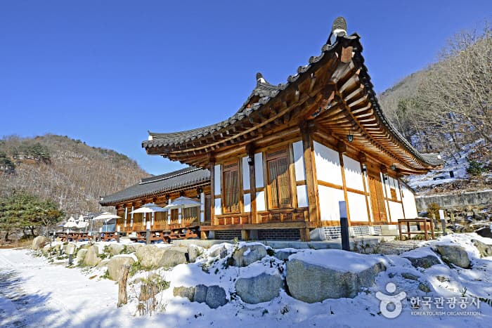 Dagagada Hanok (다가가다한옥)
