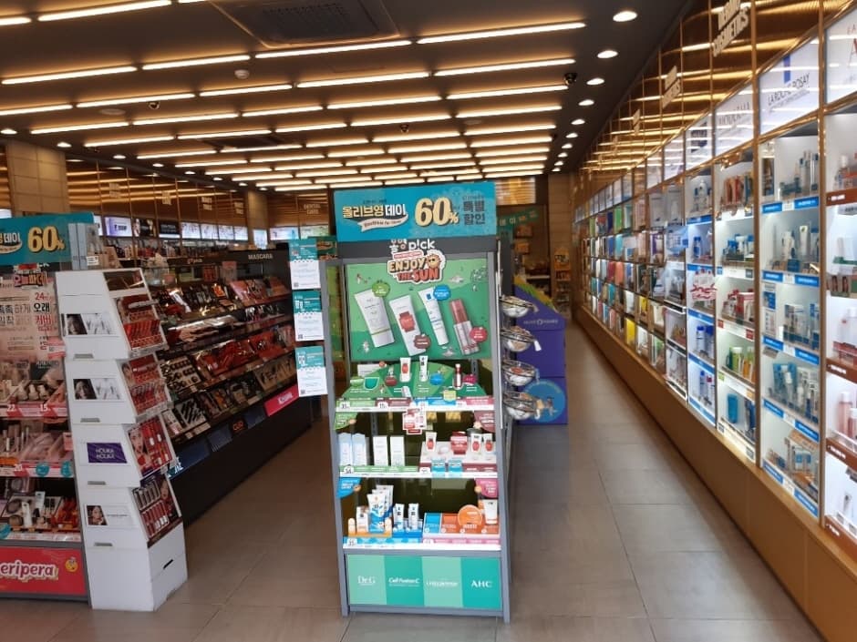 Olive Young - Daegu Gamsamdong Branch [Tax Refund Shop] (올리브영 대구감삼DI)