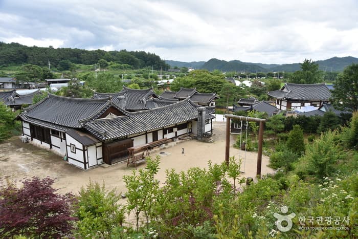 Tohyang traditional house (토향고택)