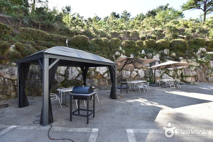 경남_고성_프린스호텔_전경 및 부대시설(바베큐장)01