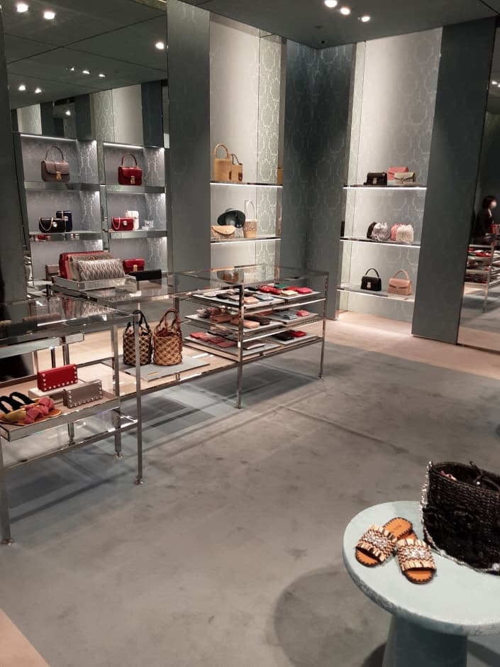 Miu Miu - Lotte Gwangju Branch [Tax Refund Shop] (미우미우 롯데 광주점)
