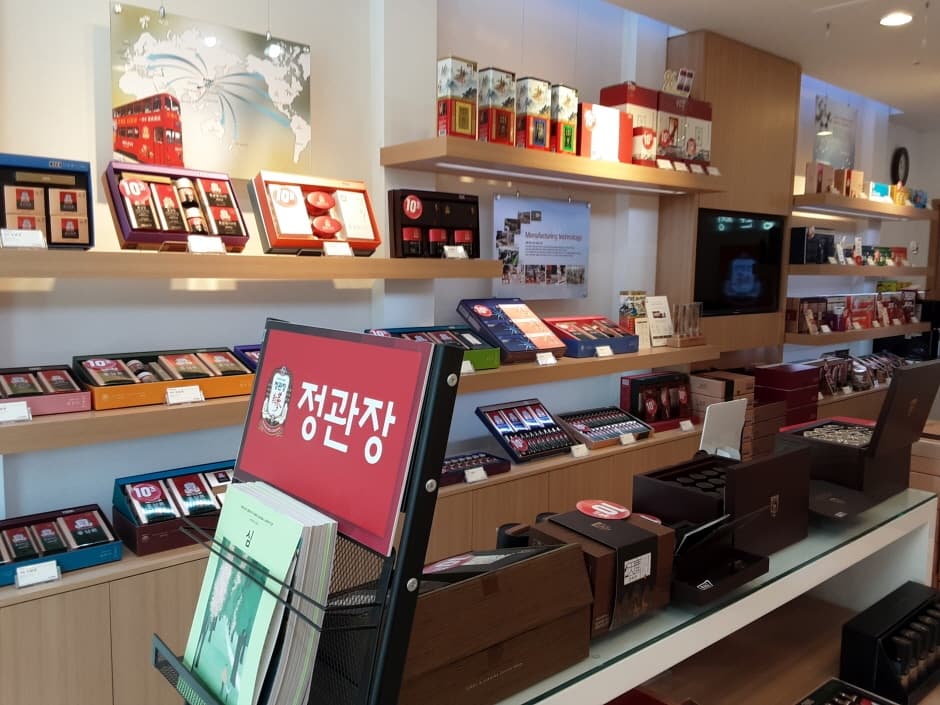 CheongKwanJang - Sinsa Branch [Tax Refund Shop] (정관장 신사)