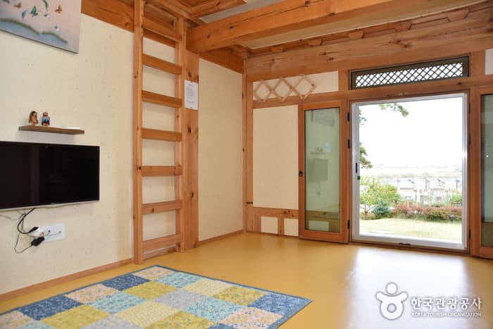 경북_경주_경주천년한옥펜션_난초-국화04
