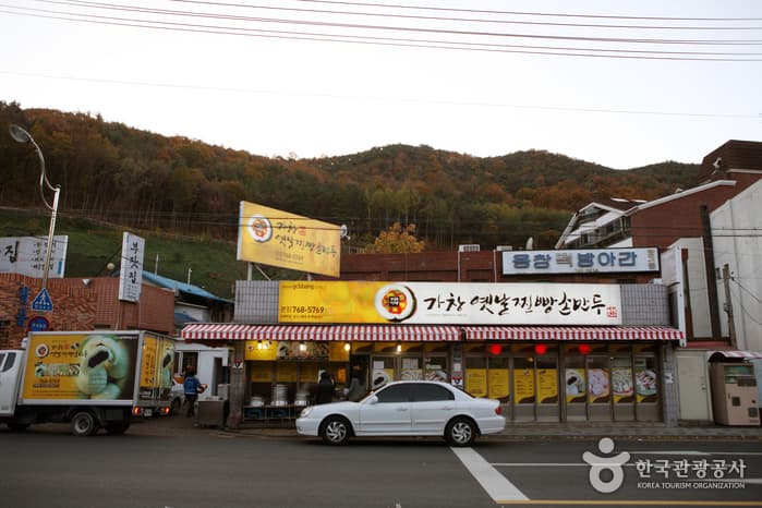 Park Jiyun's Gachang Jinbang (박지연의 가창옛날찐빵본점)