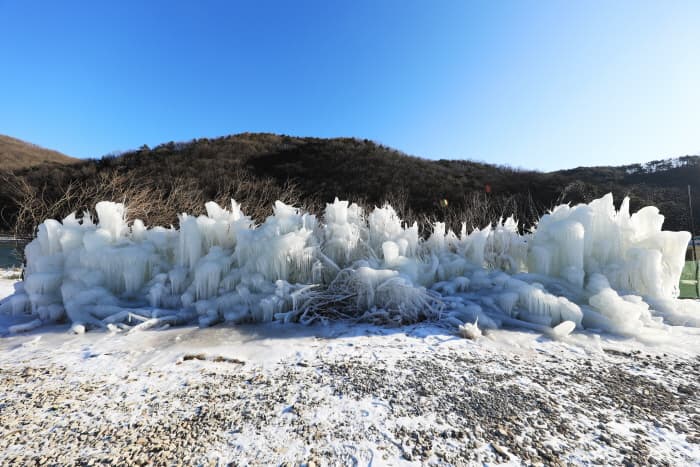 Anseong Dongmakgol Ice Fishing Festival (안성 동막골 빙어축제)