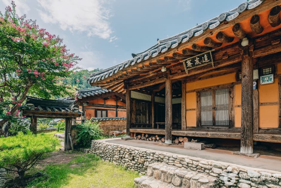 Chuwoojae House (추우재)