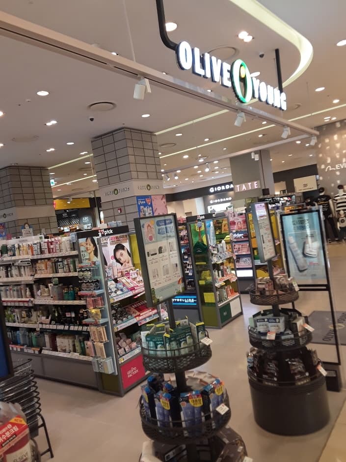 Olive Young - Gasan Digital Complex Station Branch [Tax Refund Shop] (올리브영 가산디지털단지역)