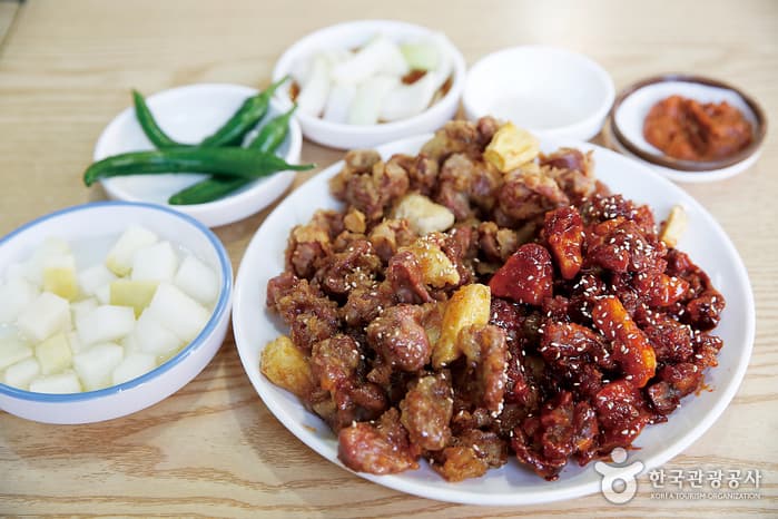 대구_바사삭 쫄깃쫄깃 대구 평화시장 닭똥집 골목01 