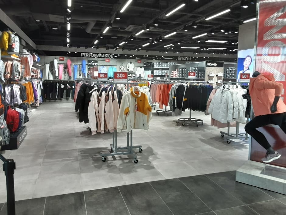 EW 뉴발란스 신세계부산_3