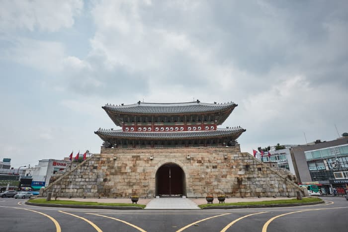 Paldalmun Gate (팔달문)