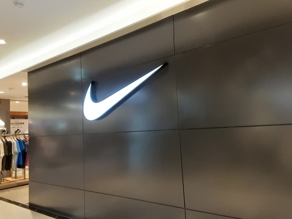 Nike - Lotte Busan Branch [Tax Refund Shop] (나이키 롯데부산)