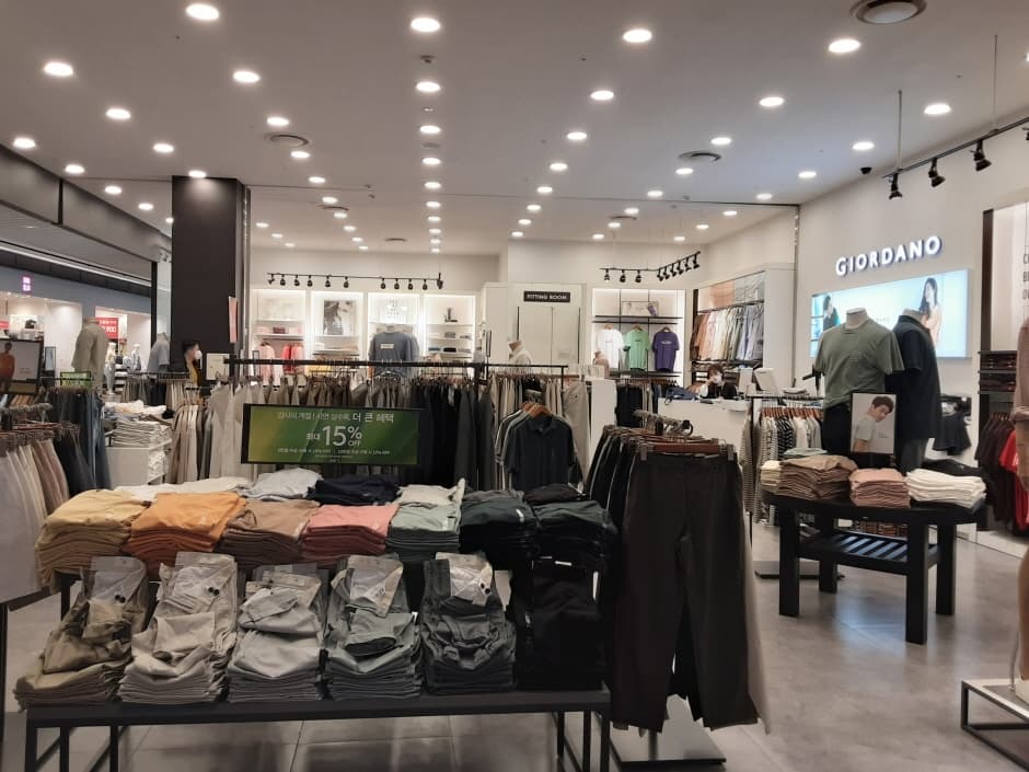 Giordano - Hyundai Songdo Branch [Tax Refund Shop] (지오다노 현대송도)