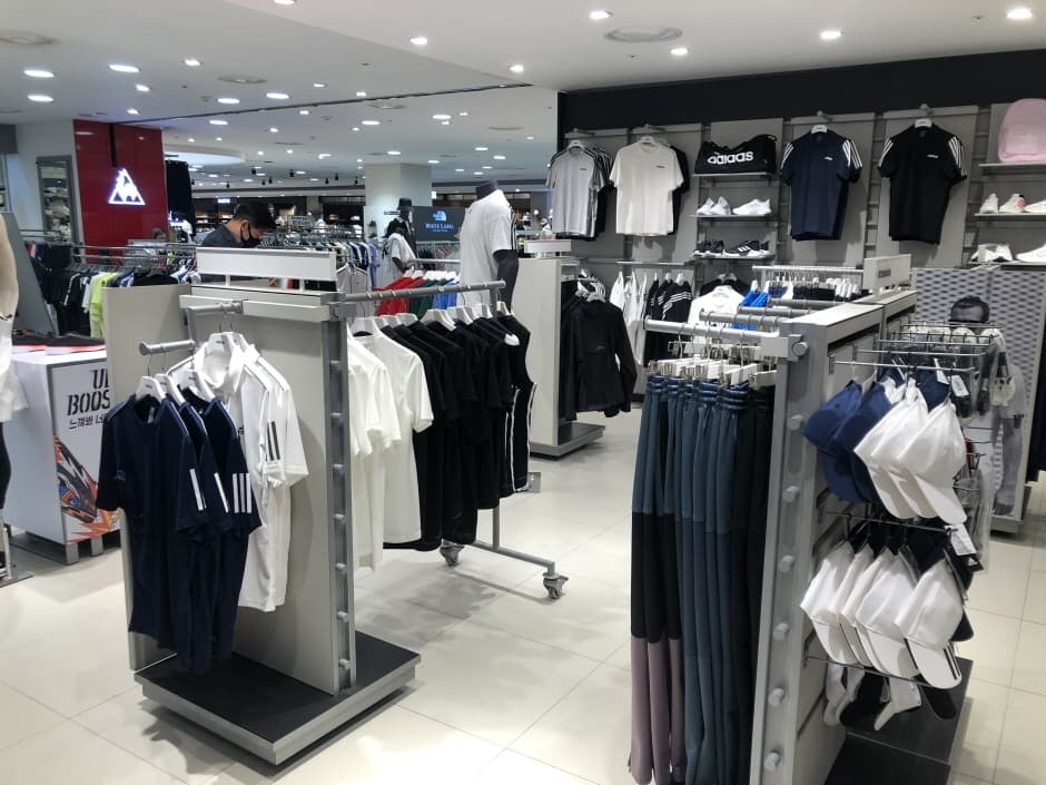 Adidas - Lotte Bundang Branch [Tax Refund Shop] (아디다스 롯데 분당점)