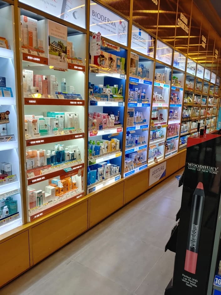 Olive Young - Hwaseong Byeongjeom Branch [Tax Refund Shop] (올리브영 화성병점)