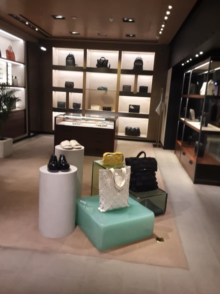 보테가베네타 남성 신세계 본점_3