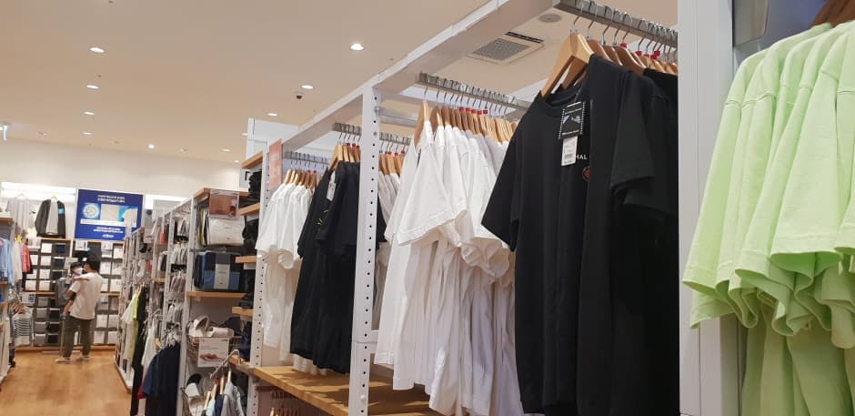 Uniqlo - Yeosu Dundeok Branch [Tax Refund Shop] (유니클로 여수둔덕)