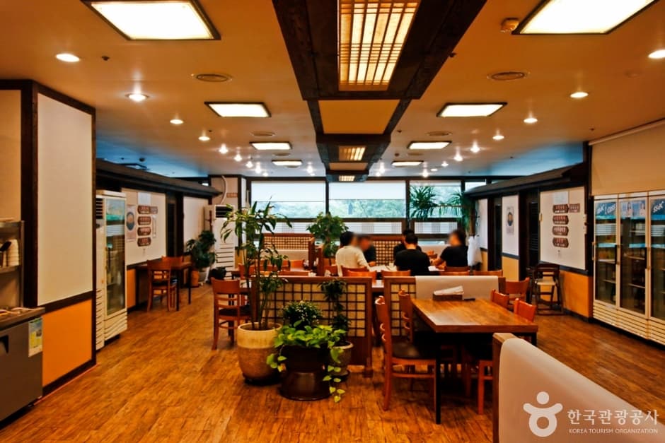 Doan-dong Gamnamujip (도안동 감나무집)