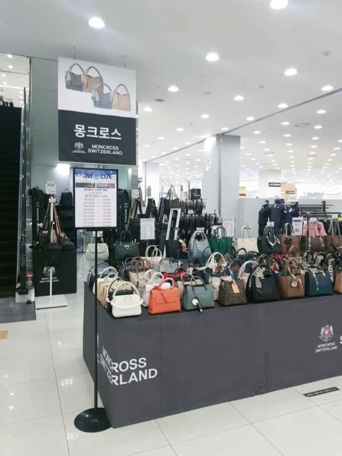 Moncross - MODA Outlet Incheon Branch [Tax Refund Shop]  (몽크로스 모다아울렛 인천점)