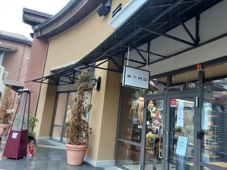 Etro - Shinsegae Busan Branch [Tax Refund Shop] (에트로 신세계부산)