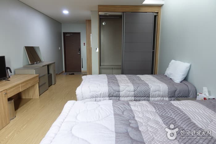 숙박_전북_석정레져주식회사 석정힐_2인 침대3