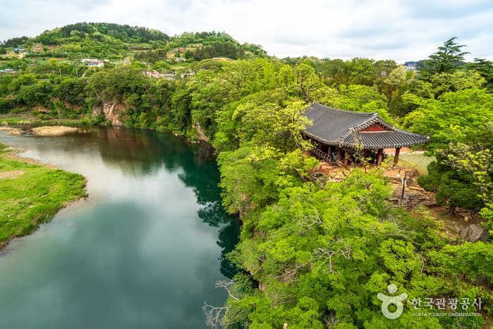 Jukseoru Pavilion (삼척 죽서루)