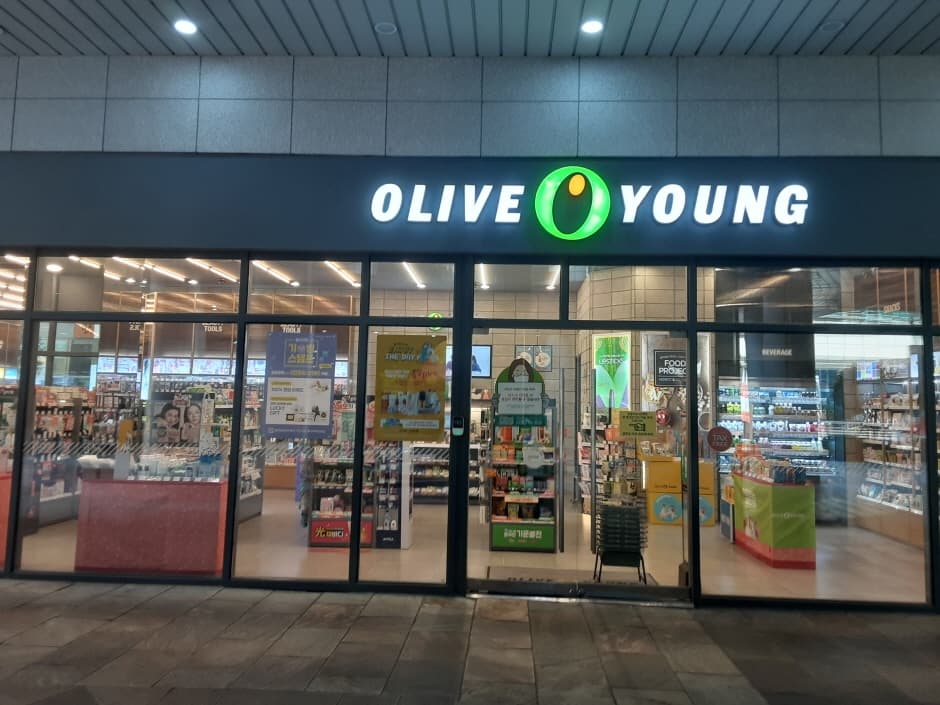 Olive Young - Oncheonjang Station Branch [Tax Refund Shop] (올리브영 온천장역)