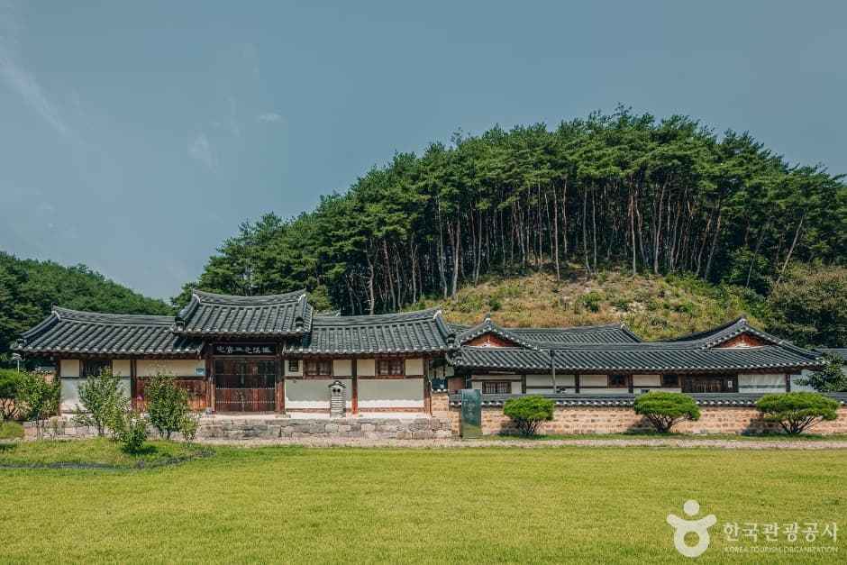On-gye Jongtaeg  (Sambaegdang) / 온계종택 삼백당