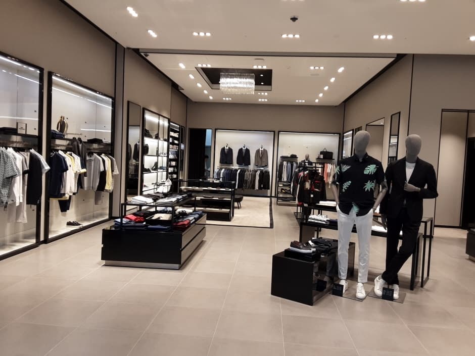 Hugo Boss - Starfield Hanam Branch [Tax Refund Shop] (휴고보스 스타필드 하남점)