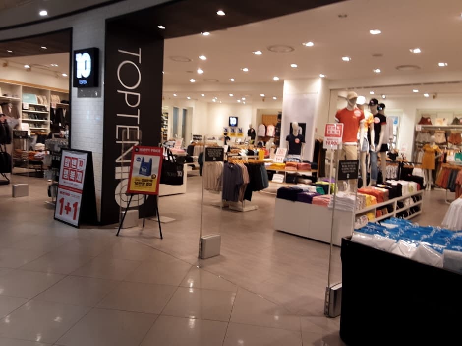 Topten - Lotte Gwangbok Branch [Tax Refund Shop] (탑텐 롯데광복)