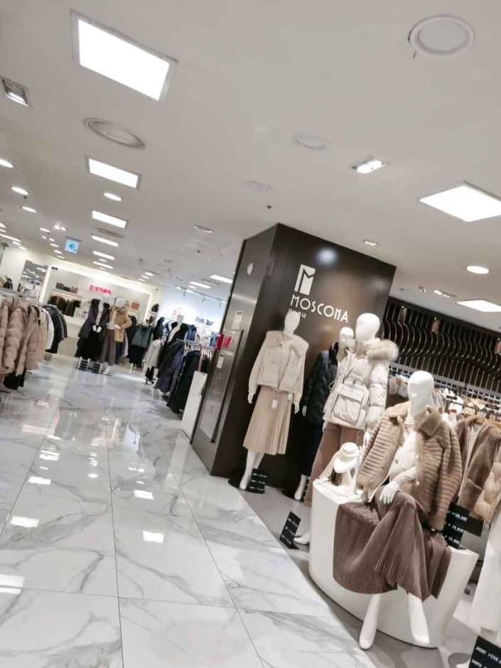 Moscona - Newcore Pyeongchon Branch [Tax Refund Shop] (모스코나 뉴코아 평촌)