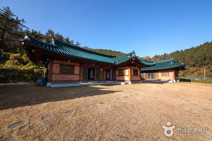 Jindohanok [Korea Quality] / 진도한옥펜션 [한국관광 품질인증]